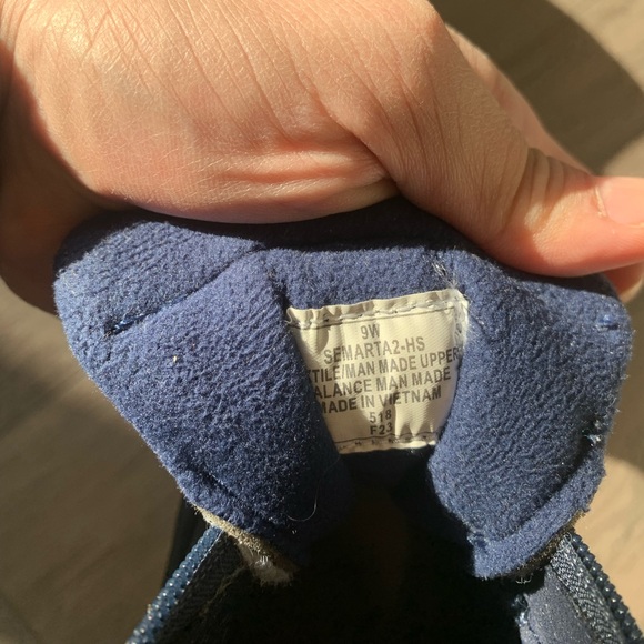 Winter shoes warmer simple- like new size 9w - Picture 9 of 10